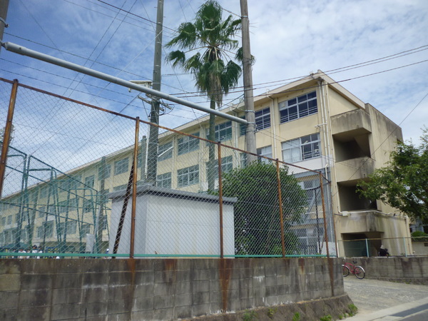 福岡市東区香住ヶ丘４丁目の土地(福岡市立香椎第2中学校)