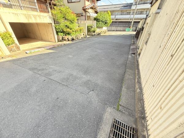 奈良市般若寺町の中古一戸建て(前面道路含む現地写真)