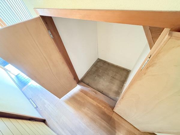 奈良市般若寺町の中古一戸建て(収納)