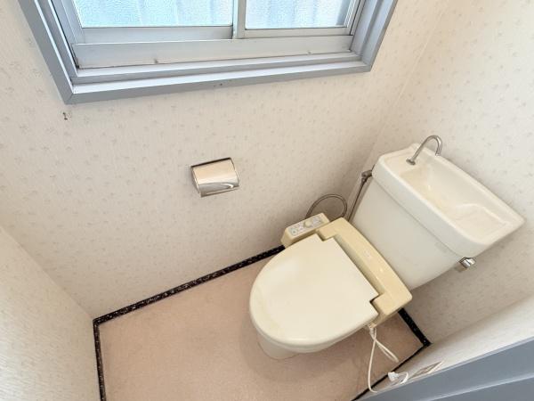 奈良市般若寺町の中古一戸建て(トイレ)