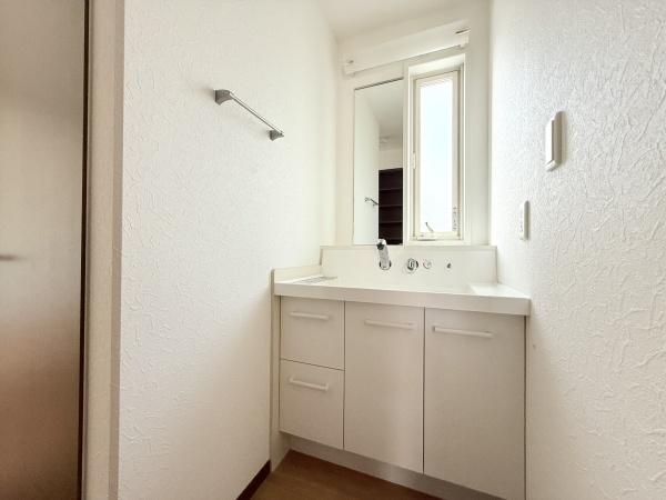 奈良市西登美ヶ丘1丁目の中古一戸建て(洗面台・洗面所)