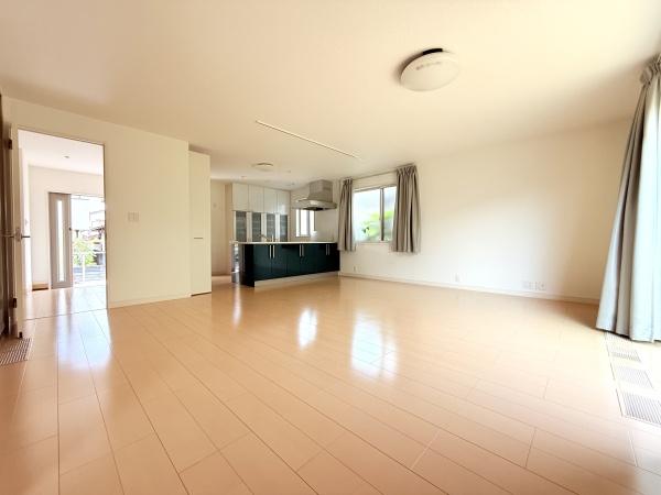 奈良市西登美ヶ丘1丁目の中古一戸建て(リビング)