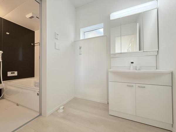 木津川市木津南後背の新築一戸建(洗面台・洗面所)