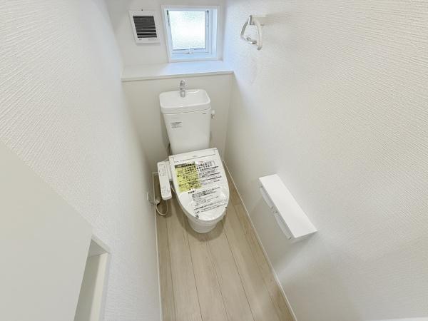 木津川市木津南後背の新築一戸建(トイレ)