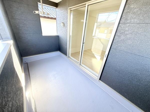 木津川市木津南後背の新築一戸建(バルコニー)