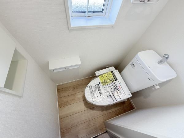 木津川市木津南後背の新築一戸建(トイレ)