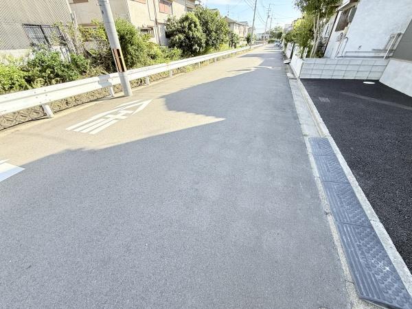 木津川市木津南後背の新築一戸建(前面道路含む現地写真)