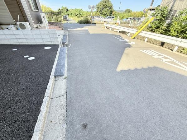 木津川市木津南後背の新築一戸建(前面道路含む現地写真)