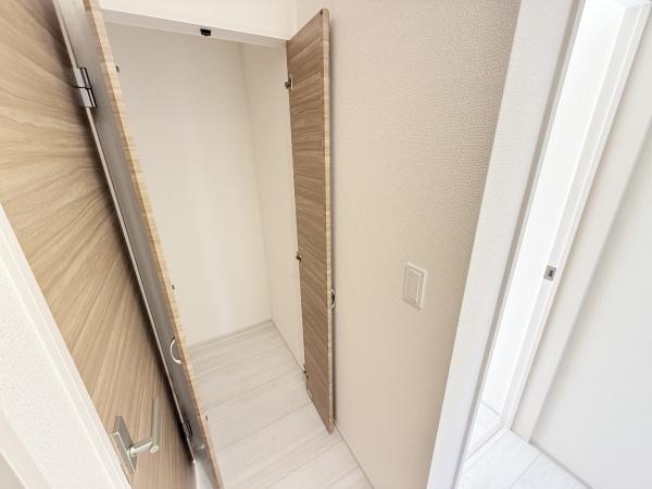 奈良市杏町の新築一戸建(玄関)