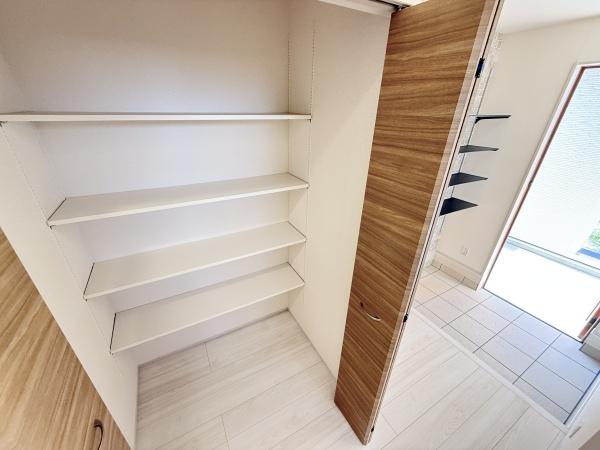 奈良市杏町の新築一戸建(玄関)