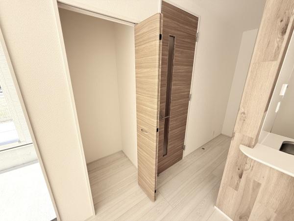 奈良市杏町の新築一戸建(玄関)