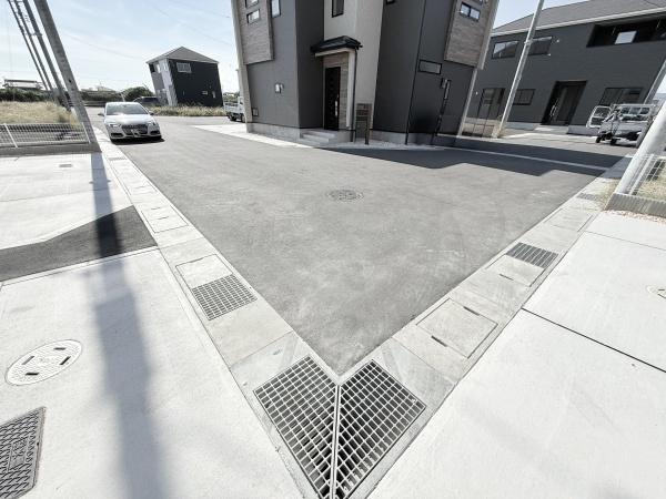 奈良市杏町の新築一戸建(前面道路含む現地写真)