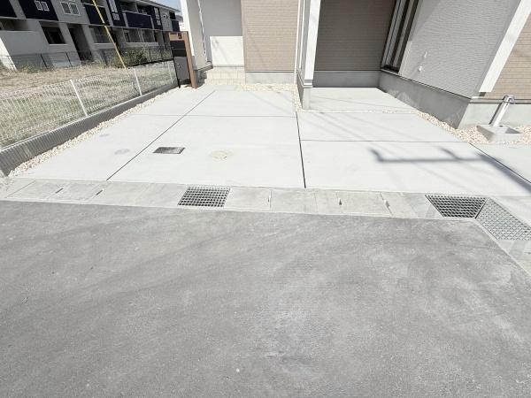 奈良市杏町の新築一戸建(駐車場)
