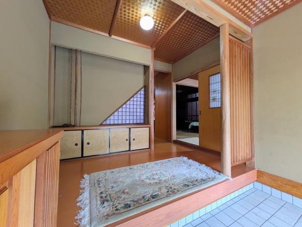 木津川市山城町平尾上垣内の中古一戸建て(玄関)