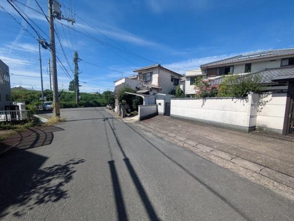 木津川市山城町平尾上垣内の中古一戸建て(前面道路含む現地写真)