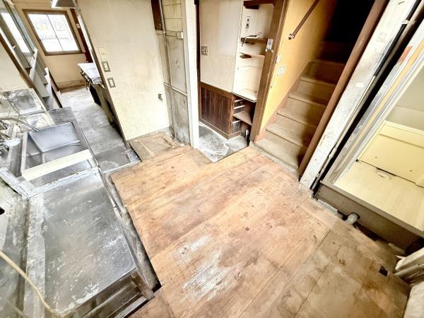 奈良市中山町西3丁目～店舗付き住宅～