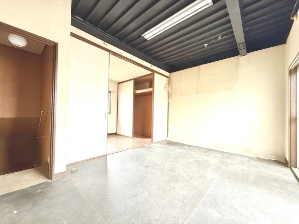 奈良市中山町西3丁目～店舗付き住宅～