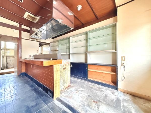 奈良市中山町西3丁目～店舗付き住宅～
