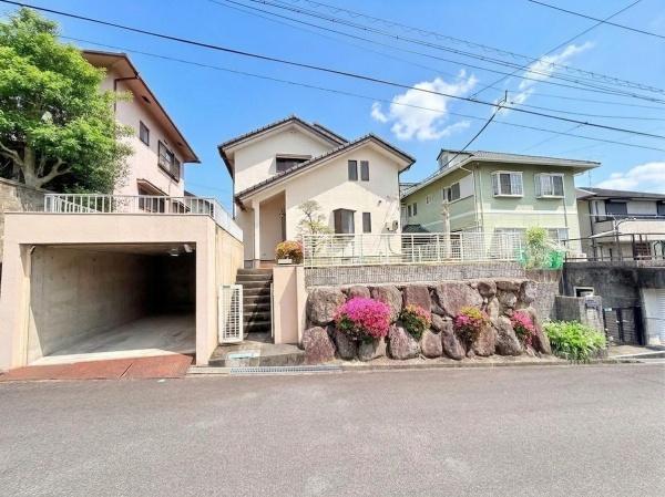 名張市つつじが丘北3番町の中古一戸建