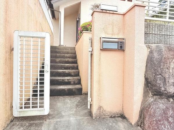 名張市つつじが丘北３番町の中古一戸建