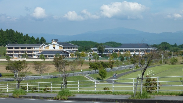 西諸県郡高原町大字西麓の土地(高原町立高原中学校)