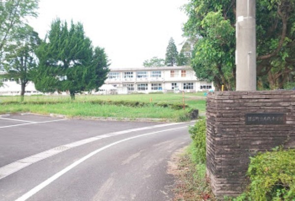 東諸県郡国富町大字深年の土地(国富町立八代小学校)