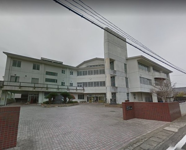 東諸県郡国富町大字深年の土地(国富町立八代中学校)