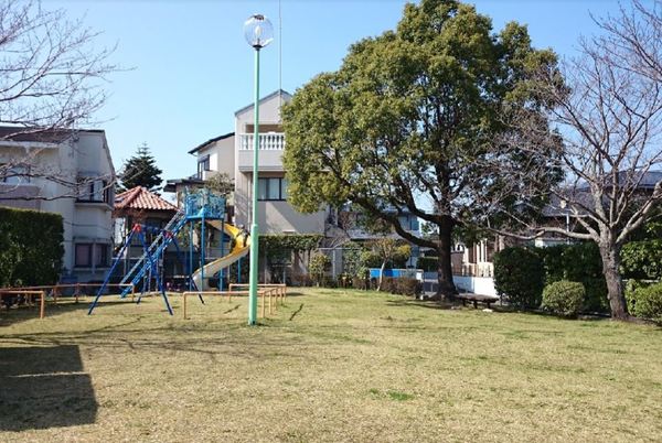 宮崎市月見ケ丘5丁目の中古一戸建て(月見ケ丘4号緑地広場)