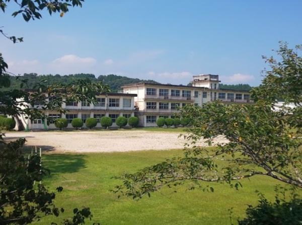 西都市大字三納の中古一戸建て(西都市立三納小学校)
