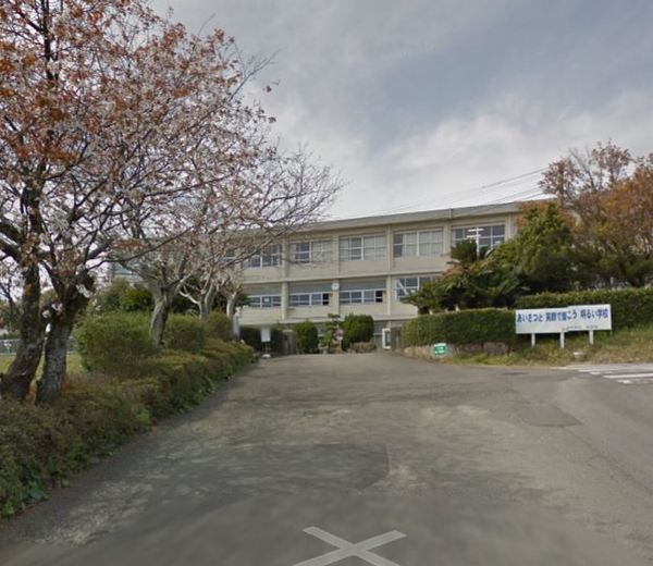 宮崎市佐土原町下那珂の中古一戸建て(宮崎市立広瀬中学校)