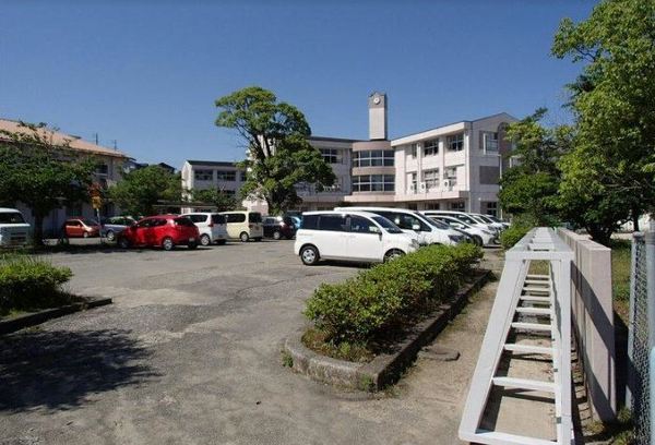 宮崎市生目台西4丁目の中古一戸建て(宮崎市立生目台中学校)