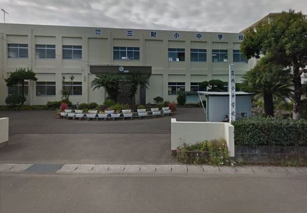 西都市大字下三財の中古一戸建て(西都市立三財小学校)