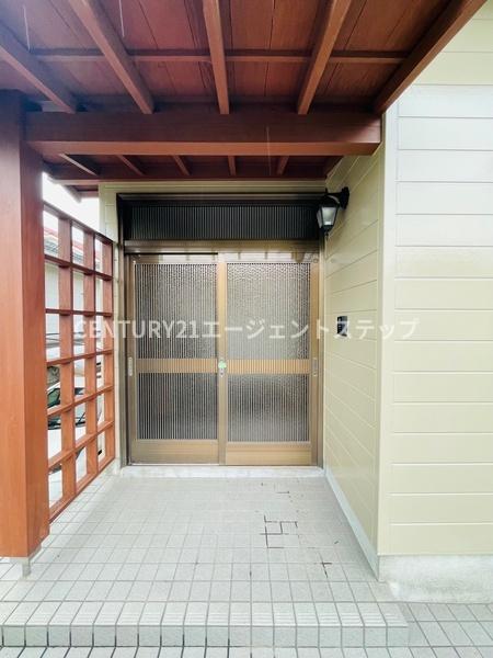 宮崎市生目台東4丁目の中古一戸建て(玄関)