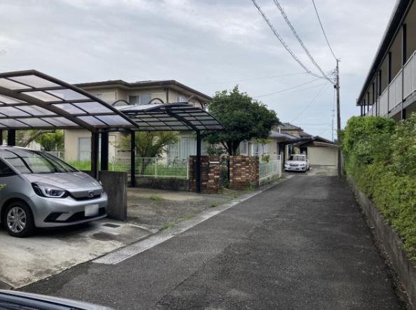 宮崎市大塚町小原田の中古一戸建て(前面道路含む現地写真)