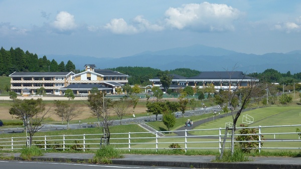 西諸県郡高原町大字広原の中古一戸建て(高原町立高原中学校)