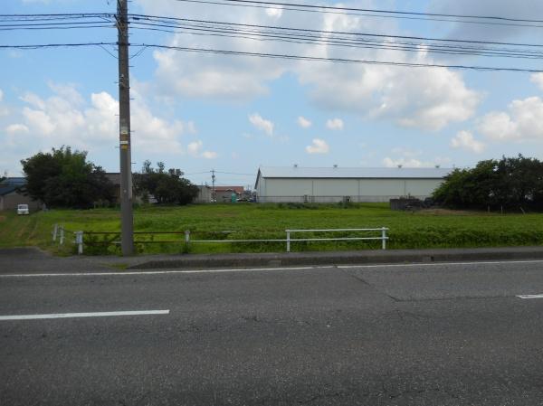 ス－パ－農道沿いの土地