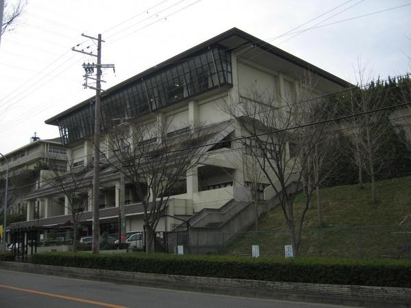 高槻市日吉台三番町　新築戸建(高槻市立北日吉台小学校)