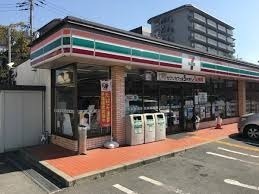 ユニ・アルス　ローザリアプレジオ(セブンイレブン茨木三島町店)