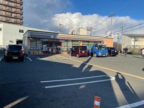 茨木郡山B住宅A-17棟(セブンイレブン茨木豊原町店)