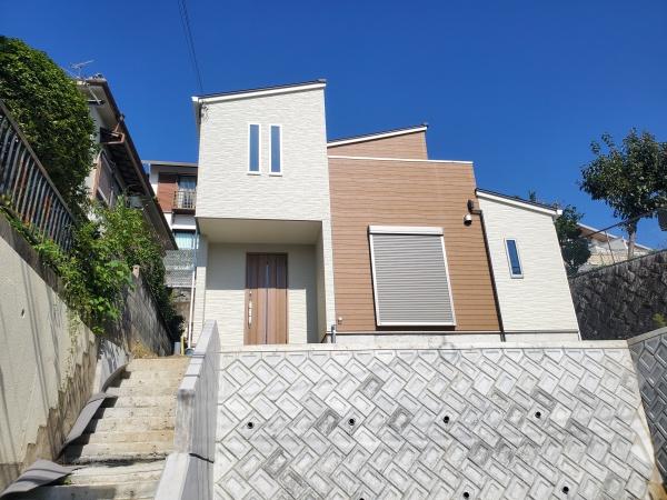 茨木市北春日丘4丁目　新築戸建
