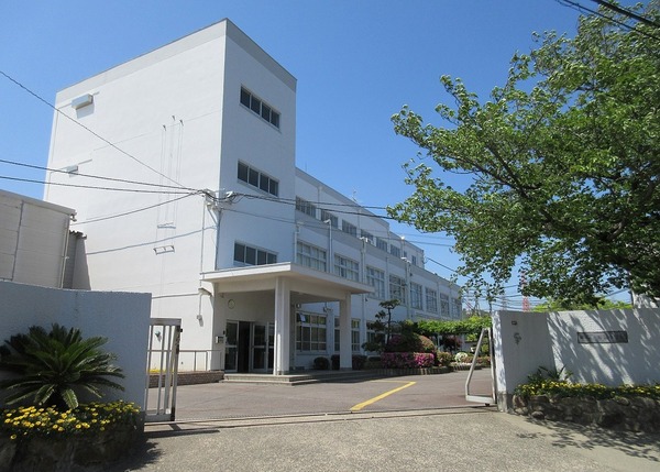 高槻市神内2丁目の新築一戸建(高槻市立五領中学校)