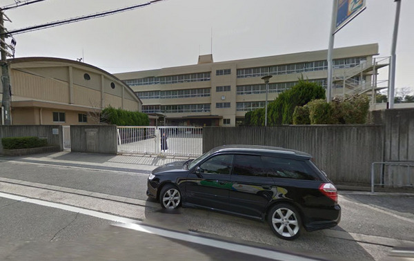 茨木市下穂積３丁目の新築一戸建(茨木市立西陵中学校)