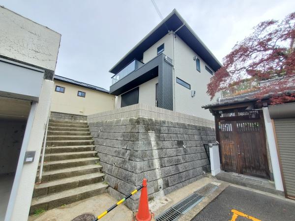 茨木市下穂積３丁目の新築一戸建