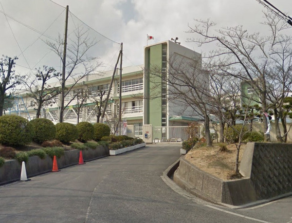 茨木郡山A住宅A-29棟(茨木市立郡山小学校)