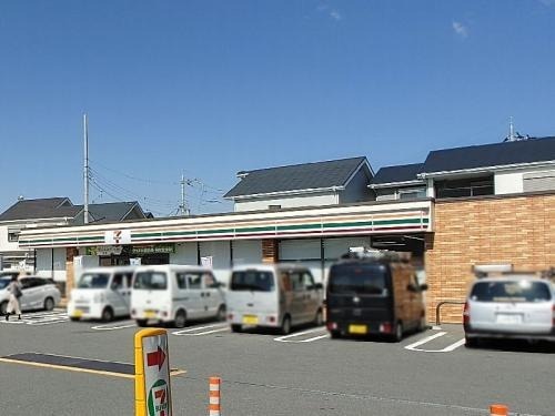高槻・阿武山三番街304号棟(セブンイレブン高槻奈佐原元町店)
