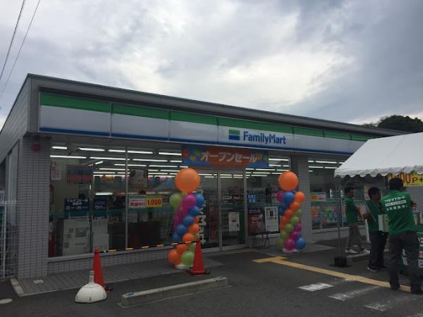 プレサンスグラン茨木壱番館(ファミリーマート茨木小川町店)