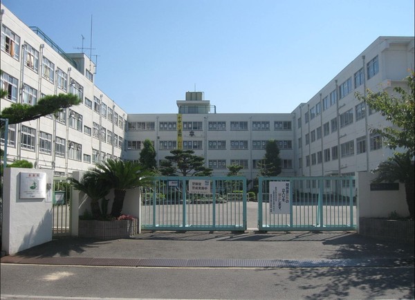 高槻市登町 新築戸建(高槻市立第十中学校)