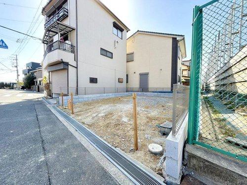 高槻市東和町 新築戸建(前面道路含む現地写真)