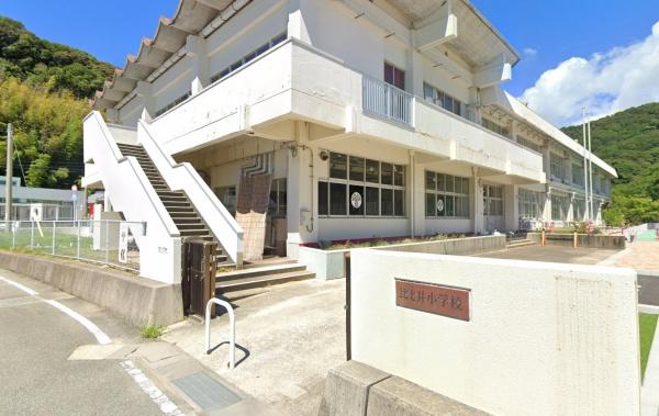 日高郡日高町大字比井の土地(日高小学校)