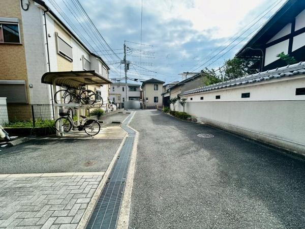 茨木市田中町の中古一戸建て(前面道路含む現地写真)